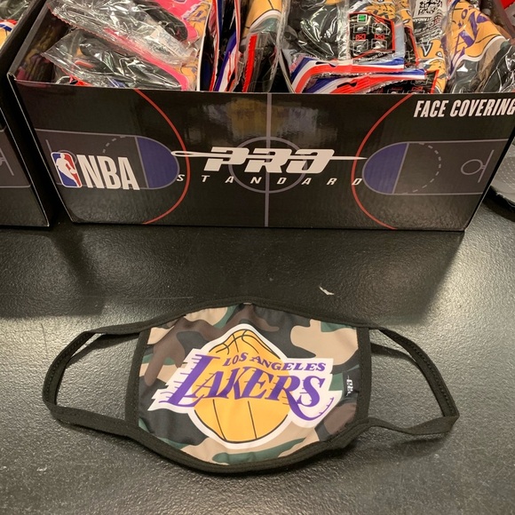 LA Lakers Los Angelos Lakers Camo Face Mask - Picture 2 of 2